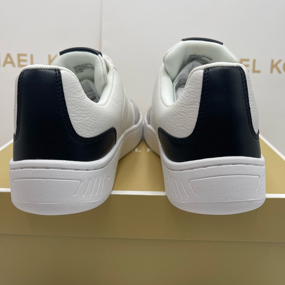 MICHAEL KORS Kai Mixed-Media Sneaker
Kai White
Cream and Gray Casual Sneakers - Picture 13 of 16